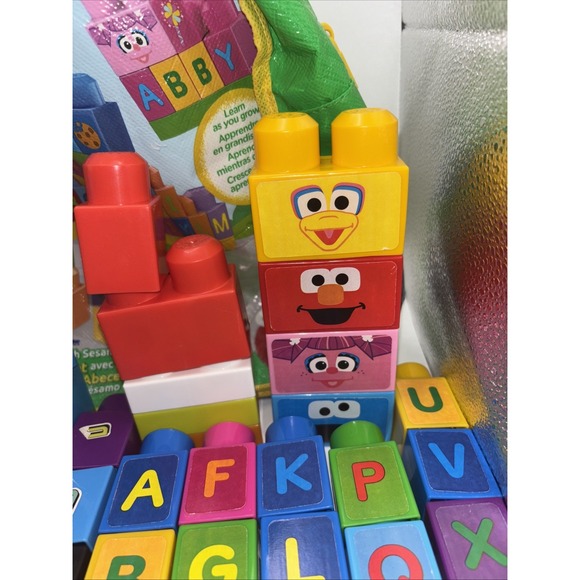 MEGA BLOKS  SESAME STREET ABCs Learn As You Grow 77 Pieces With Carrying Bag - Picture 3 of 5